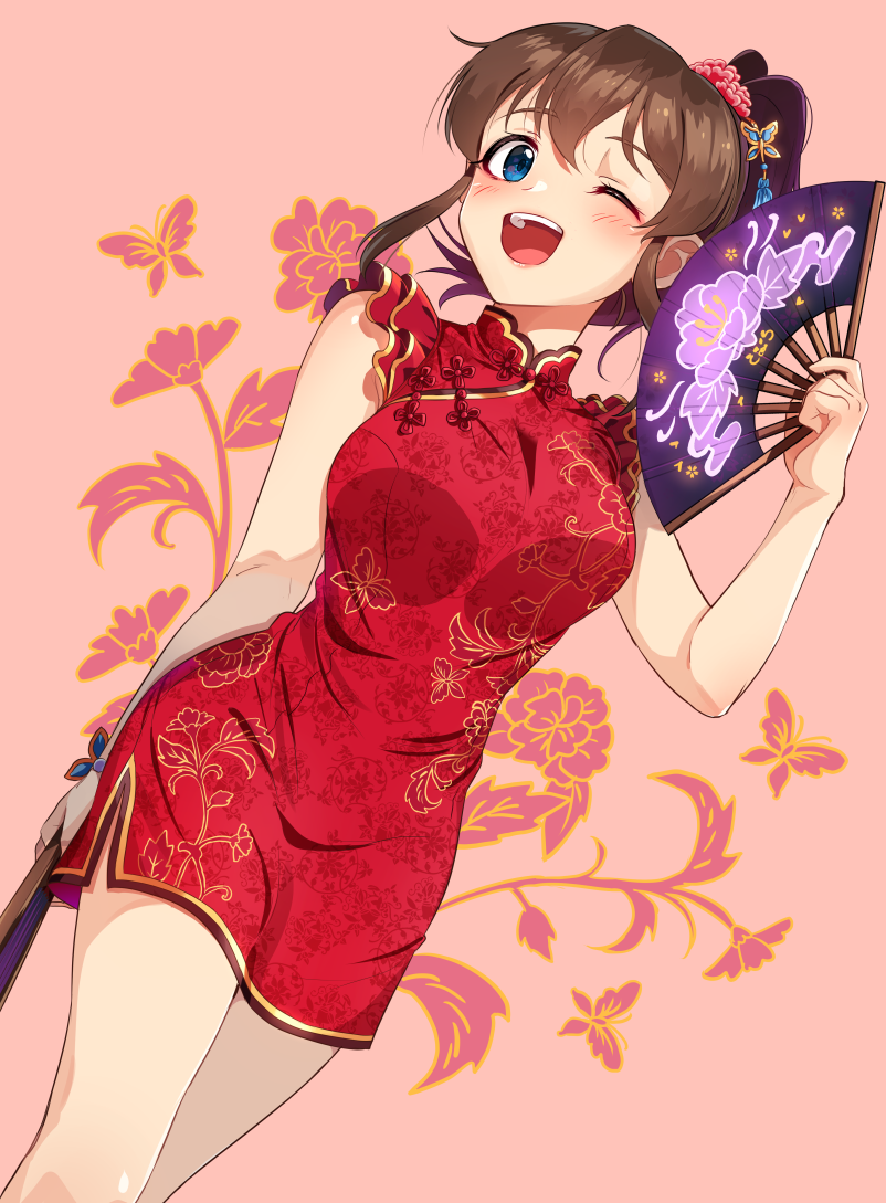 1girl ;d bangs blue_eyes brown_hair butterfly_ornament china_dress chinese_clothes commentary dress dutch_angle fan floral_background floral_print folding_fan hair_ornament hair_scrunchie high_collar holding holding_fan idolmaster idolmaster_million_live! kamille_(vcx68) looking_at_viewer medium_hair one_eye_closed open_mouth pink_background pink_scrunchie ponytail print_dress satake_minako scrunchie short_dress side_slit sidelocks sleeveless sleeveless_dress smile solo standing