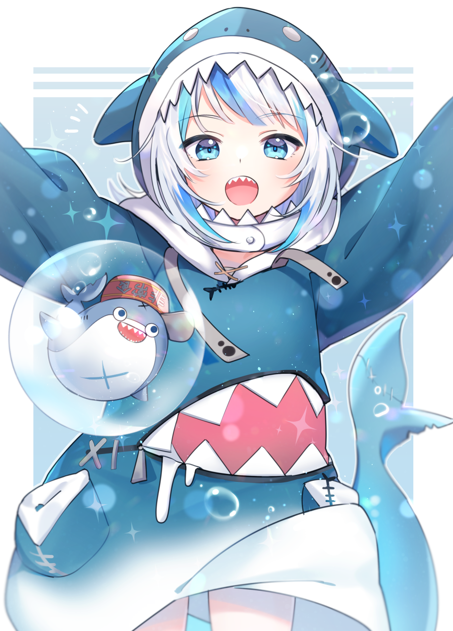 1girl :d :o animal_hood bloop_(gawr_gura) blue_background blue_eyes blue_hair blue_hoodie blush commentary_request drawstring gawr_gura highres hololive hololive_english hood hood_up hoodie looking_at_viewer multicolored_hair notice_lines open_mouth outline peta_(snc7) shark_hood shark_tail sharp_teeth silver_hair smile streaked_hair tail tail_raised teeth two-tone_background virtual_youtuber white_background white_outline