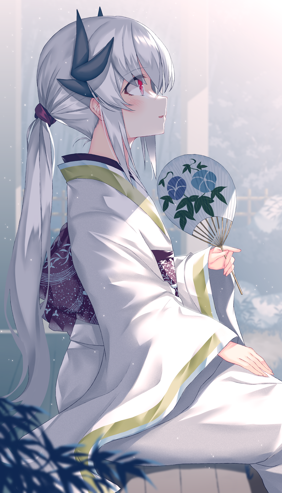 1girl bangs black_horns blush commentary_request dragon_horns fan fate/grand_order fate_(series) floral_print from_side hand_on_own_thigh highres horns japanese_clothes kimono kiyohime_(fate/grand_order) long_hair long_sleeves morizono_shiki obi outdoors paper_fan parted_lips ponytail profile red_eyes sash silver_hair sitting solo uchiwa wide_sleeves