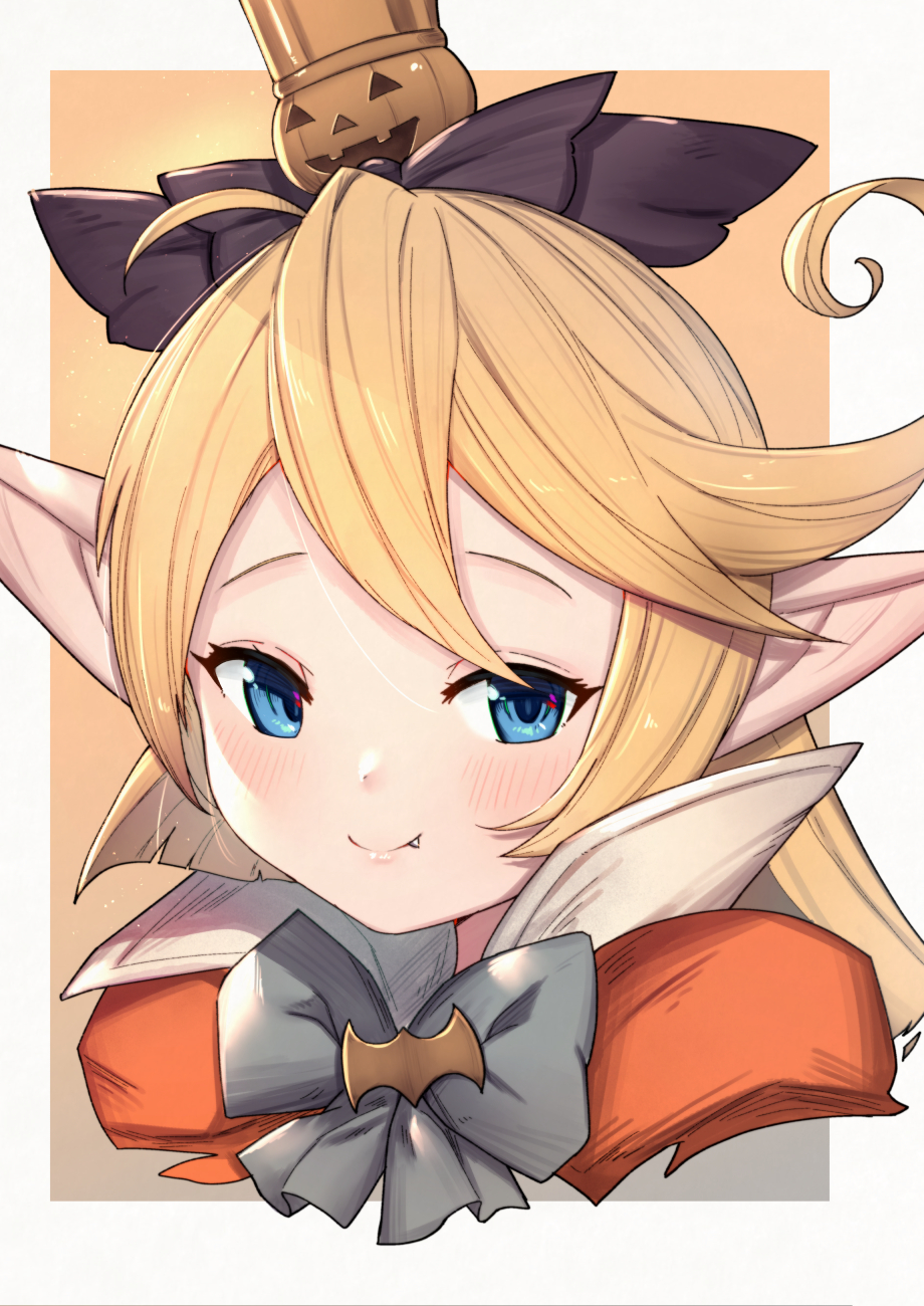 1girl bangs black_bow blonde_hair blue_eyes blush bow brown_background charlotta_fenia closed_mouth commentary_request crown fang fang_out granblue_fantasy grey_background grey_bow hair_bow harvin high_collar highres jack-o'-lantern long_hair mini_crown pointy_ears portrait smile solo two-tone_background uneg