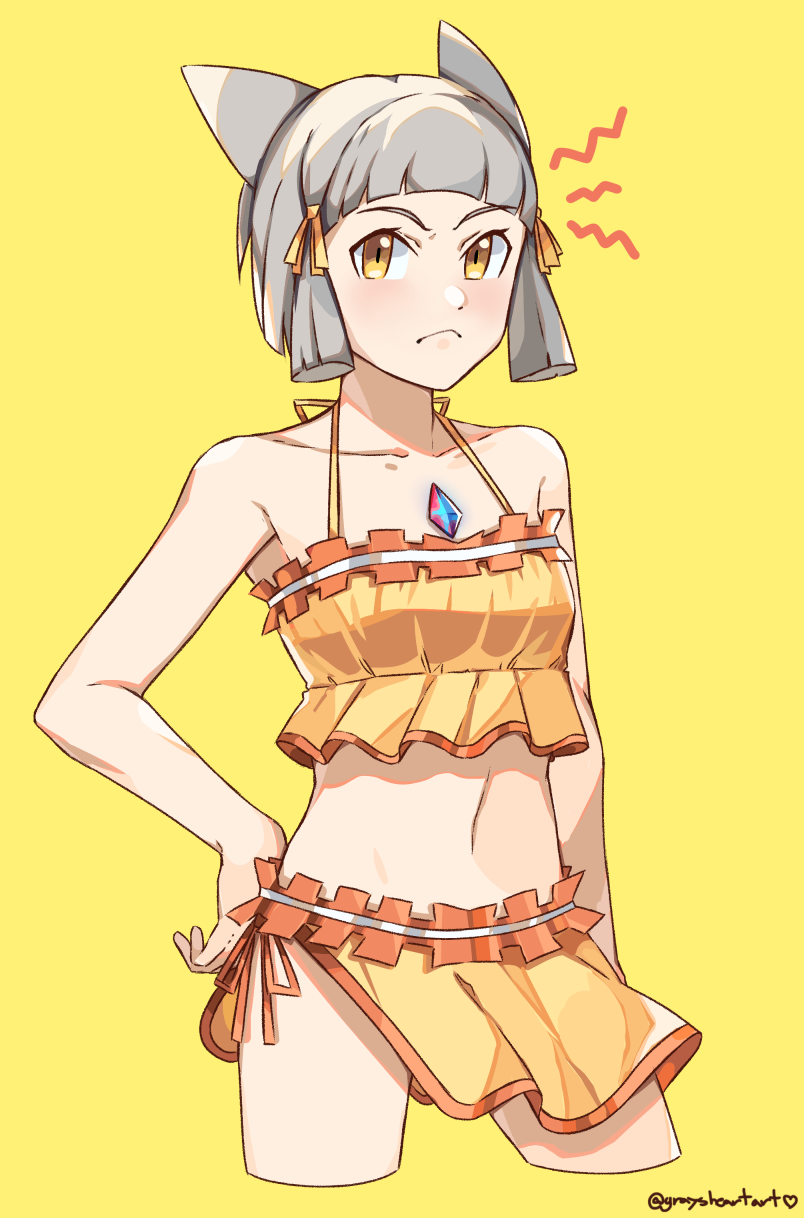 animal_ears bangs bare_shoulders bikini blunt_bangs breasts cat_ears chest_jewel collar commentary commission cowboy_shot cropped_legs english_commentary frown graysheartart grey_hair halterneck hand_on_hip highres looking_at_viewer navel nia_(xenoblade) sarong short_hair side-tie_bikini simple_background small_breasts spoilers swimsuit twitter_username v-shaped_eyebrows xenoblade_chronicles_(series) xenoblade_chronicles_2 yellow_background yellow_bikini yellow_eyes