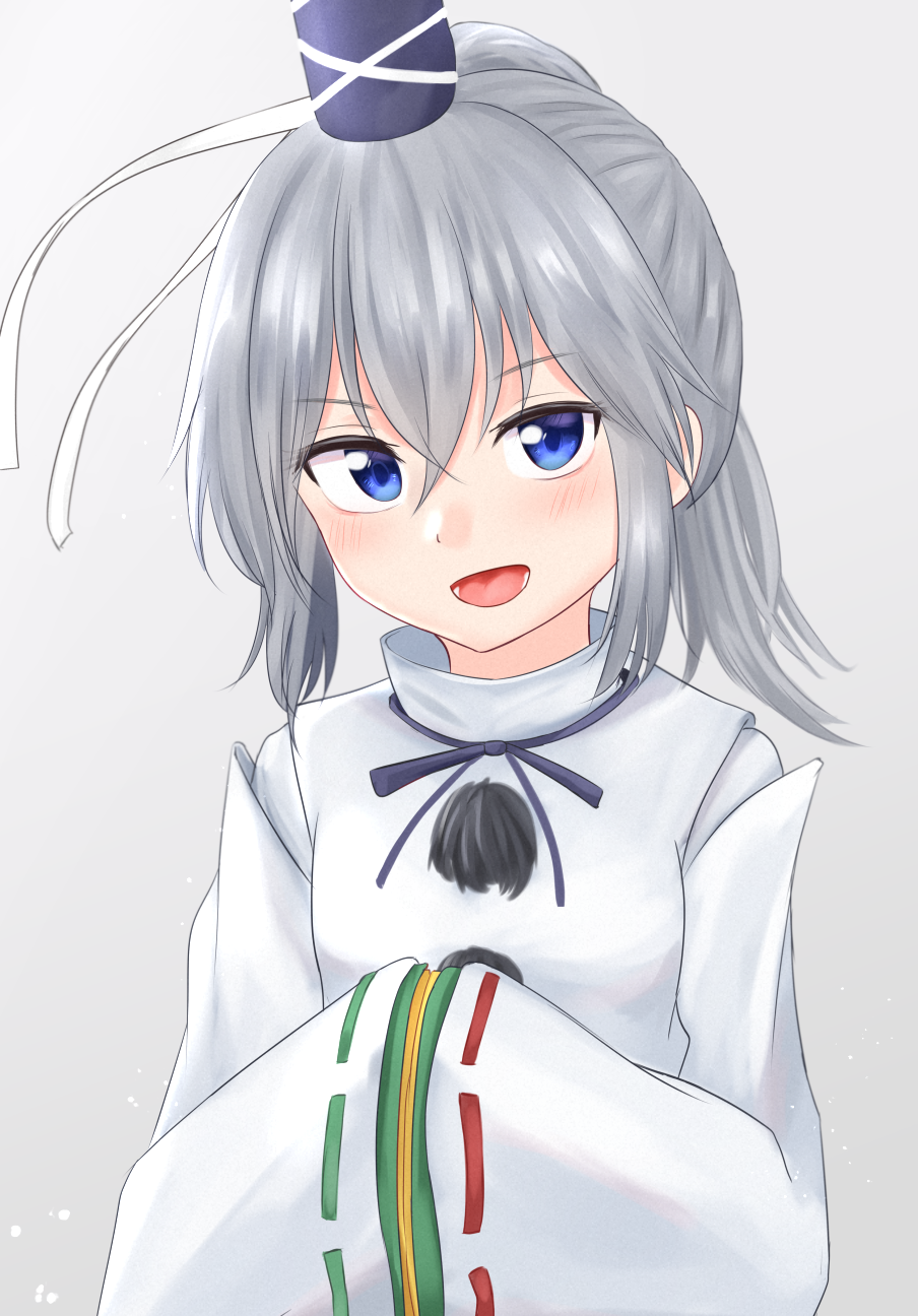 1girl black_ribbon blue_eyes blue_headwear blush breasts commentary_request dakuazu eyebrows_visible_through_hair grey_background grey_hair hair_between_eyes hat head_tilt highres japanese_clothes kariginu long_hair long_sleeves looking_at_viewer mononobe_no_futo open_mouth pom_pom_(clothes) ponytail ribbon sidelocks simple_background sleeves_past_wrists small_breasts smile solo tate_eboshi touhou upper_body white_ribbon