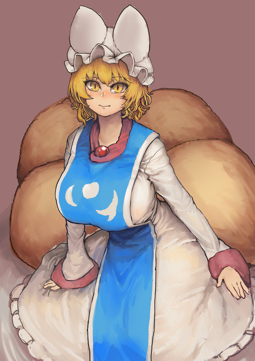 1girl animal_ears arm_support blonde_hair breasts brooch chanta_(ayatakaoisii) closed_mouth eyebrows_visible_through_hair fox_ears hat huge_breasts jewelry long_skirt long_sleeves looking_at_viewer multiple_tails pillow_hat pink_background shirt short_hair simple_background sitting skirt slit_pupils smile solo tabard tail touhou white_headwear white_shirt white_skirt wide_sleeves yakumo_ran yellow_eyes