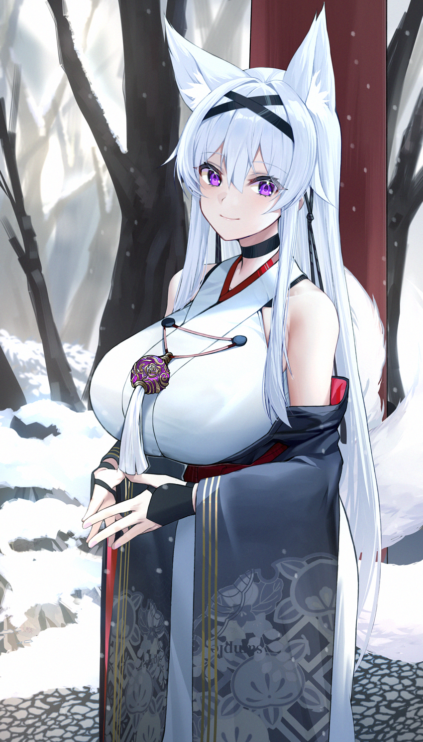 1girl animal_ears bangs breasts choker detached_sleeves eyebrows_visible_through_hair fox_ears fox_girl fox_tail highres japanese_clothes large_breasts long_hair long_sleeves multiple_tails original sidelocks smile snow solo tail very_long_hair violet_eyes white_hair wide_sleeves xiujia_yihuizi