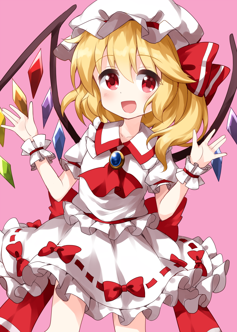 1girl ascot bangs blonde_hair bow collared_shirt cosplay crystal eyebrows_visible_through_hair flandre_scarlet hair_between_eyes hat hat_ribbon highres jewelry looking_at_viewer medium_hair mob_cap open_mouth pink_background red_bow red_eyes red_neckwear red_ribbon remilia_scarlet remilia_scarlet_(cosplay) ribbon ribbon-trimmed_skirt ribbon_trim ruu_(tksymkw) shirt short_sleeves side_ponytail simple_background skirt smile solo standing touhou white_headwear white_shirt white_skirt wings wrist_cuffs