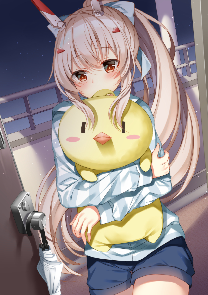 1girl alternate_costume ayanami_(azur_lane) azur_lane blush bow casual character_doll commentary_request contemporary covered_mouth doll_hug door door_handle hair_bow hair_ornament hair_ribbon hairclip head_tilt headgear highres hood hooded_jacket horizontal_stripes jacket long_hair looking_at_viewer manjuu_(azur_lane) night night_sky orange_eyes ponytail retrofit_(azur_lane) ribbon shorts silver_hair sky solo star_(sky) starry_sky striped striped_jacket stuffed_animal stuffed_chicken stuffed_toy sugisaki_yuu umbrella walking