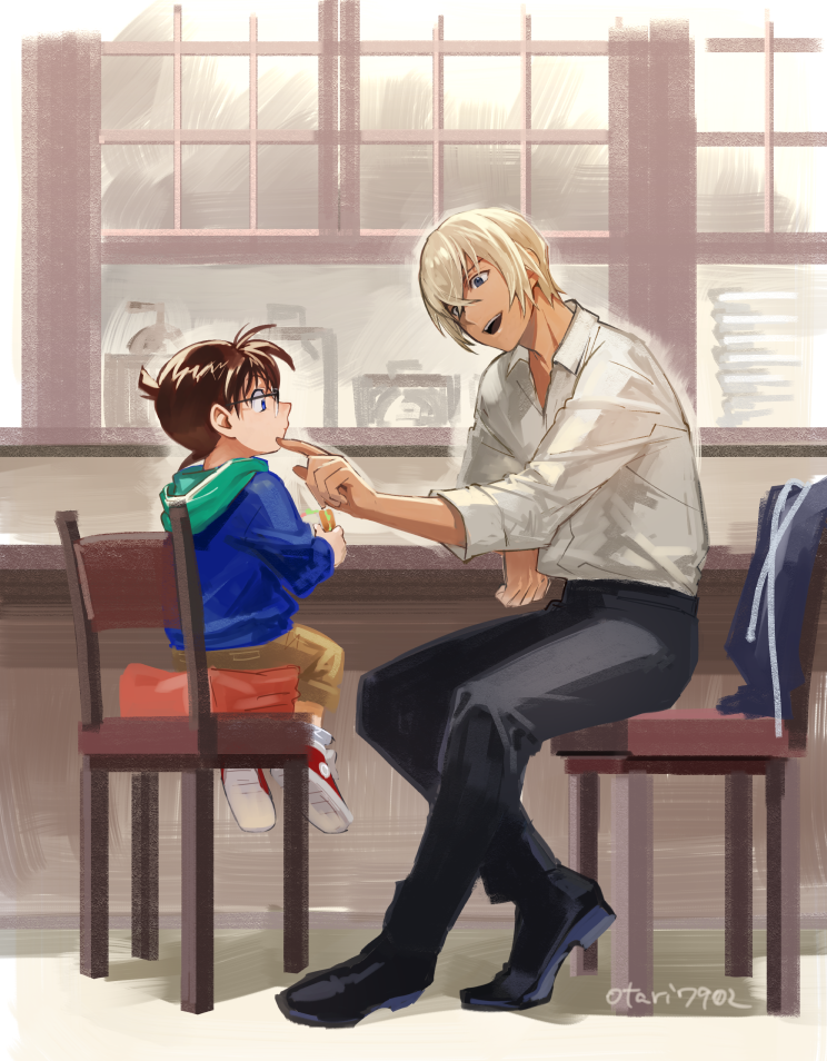 2boys :d amuro_tooru bangs black_footwear black_pants blonde_hair blue_eyes blue_hoodie brown_hair brown_shorts chair child closed_mouth collared_shirt commentary_request crossed_legs dark_skin dark_skinned_male edogawa_conan food glasses hair_between_eyes holding holding_food hood hood_down hoodie indesign indoors long_sleeves looking_at_another male_focus meitantei_conan multiple_boys on_chair open_mouth pants red_footwear sandwich shadow shirt shirt_tucked_in shoes short_hair short_sleeves shorts signature sitting smile sneakers table upper_teeth white_shirt window wiping_face
