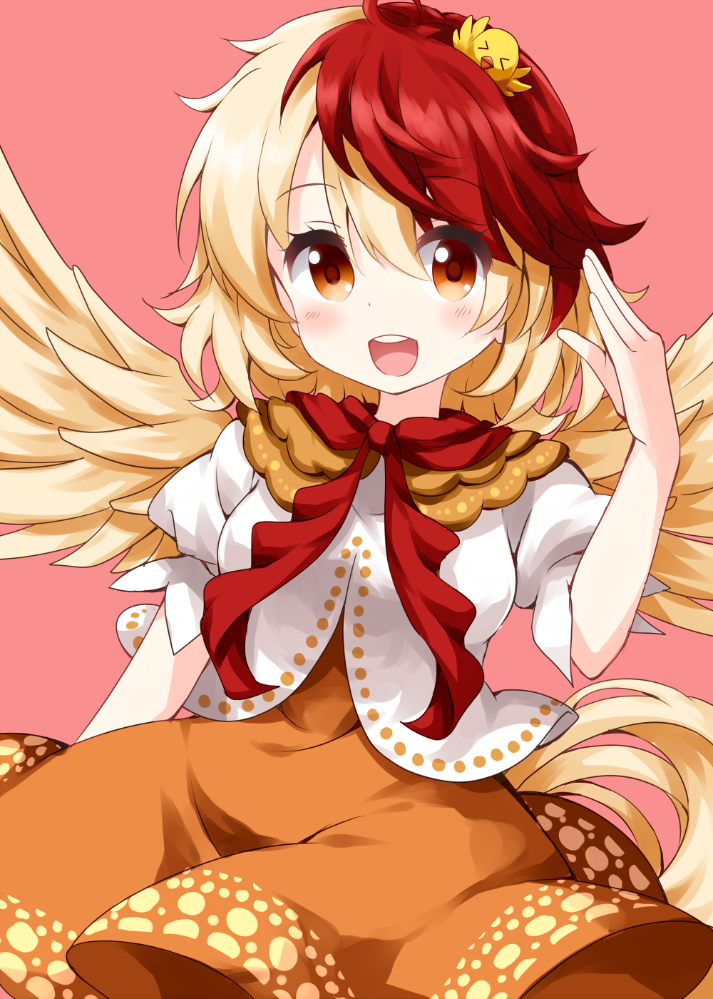 &gt;_&lt; 1girl animal_on_head bangs bird bird_on_head bird_tail bird_wings blonde_hair dress eyebrows_visible_through_hair feathered_wings hair_between_eyes highres looking_at_viewer medium_hair multicolored_hair niwatari_kutaka on_head open_mouth orange_dress orange_eyes pink_background red_neckwear redhead ruu_(tksymkw) short_sleeves simple_background smile solo standing tail_feathers touhou two-tone_hair wings yellow_feathers yellow_wings