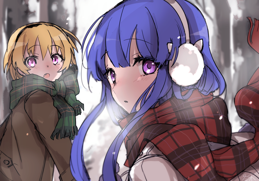 2girls :o bangs black_hairband blonde_hair blue_hair blurry blurry_background blush breath brown_coat brown_scarf coat earmuffs eyebrows_visible_through_hair furude_rika green_scarf hairband higurashi_no_naku_koro_ni hiiragi_fuyuki houjou_satoko long_hair long_sleeves looking_at_viewer looking_back multiple_girls open_mouth outdoors plaid plaid_scarf red_scarf scarf short_hair signature snow snowing tree upper_body violet_eyes white_coat winter winter_clothes