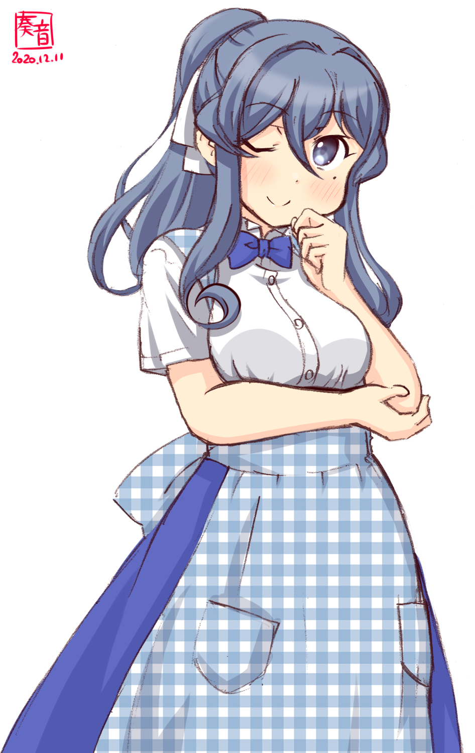 1girl alternate_costume apron artist_logo bangs blue_apron blue_bow blue_eyes blue_hair blue_neckwear blue_skirt bow bowtie checkered_apron collared_shirt commentary_request dated dress_shirt employee_uniform eyebrows_visible_through_hair gingham_apron gotland_(kantai_collection) hair_between_eyes high-waist_skirt highres kanon_(kurogane_knights) kantai_collection kobeya kobeya_uniform long_hair mole mole_under_eye one_eye_closed ponytail shirt simple_background skirt smile solo uniform waitress white_background white_shirt