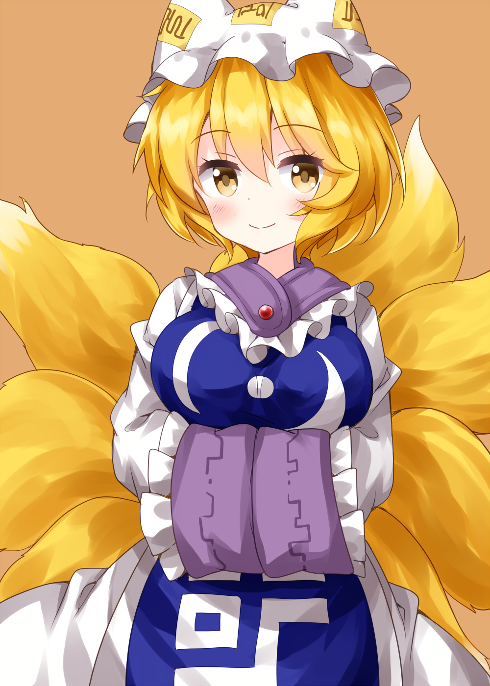 1girl bangs blonde_hair breasts brown_background closed_mouth cowboy_shot crossed_arms dress eyebrows_visible_through_hair fox_tail frilled_shirt_collar frilled_sleeves frills hair_between_eyes hat highres kitsune large_breasts long_sleeves looking_at_viewer multiple_tails pillow_hat ruu_(tksymkw) short_hair simple_background sleeves_past_fingers sleeves_past_wrists smile solo standing tail touhou white_dress white_headwear wide_sleeves yakumo_ran yellow_eyes yellow_tail