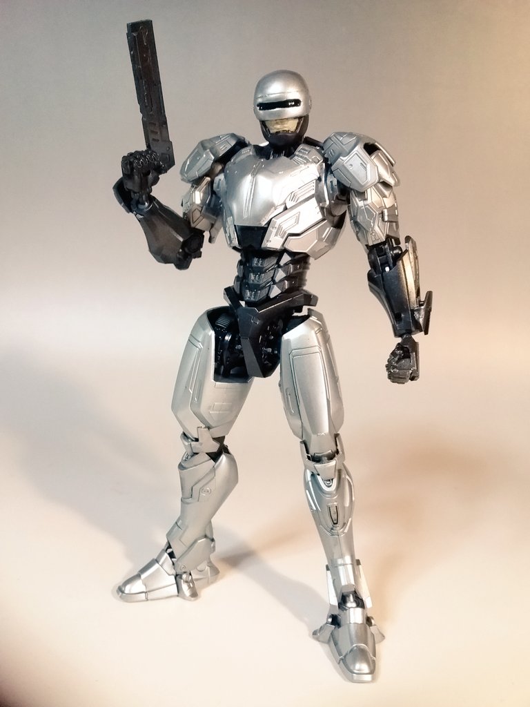 clenched_hand fusion gipsy_avenger gun holding holding_gun holding_weapon looking_ahead mecha model_kit pacific_rim pacific_rim:_uprising photo_(medium) plamo robocop robocop_(character) solo standing takamoriko_(takamo) visor weapon