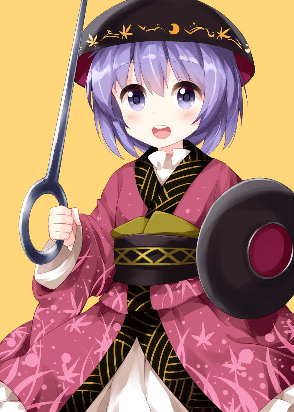 1girl bangs black_headwear black_sash bowl bowl_hat cowboy_shot eyebrows_visible_through_hair hair_between_eyes hat highres holding holding_needle holding_shield japanese_clothes kimono long_sleeves looking_at_viewer needle needle_sword open_mouth print_kimono purple_hair red_kimono ruu_(tksymkw) sash shield short_hair simple_background solo standing sukuna_shinmyoumaru teeth touhou violet_eyes wide_sleeves yellow_background