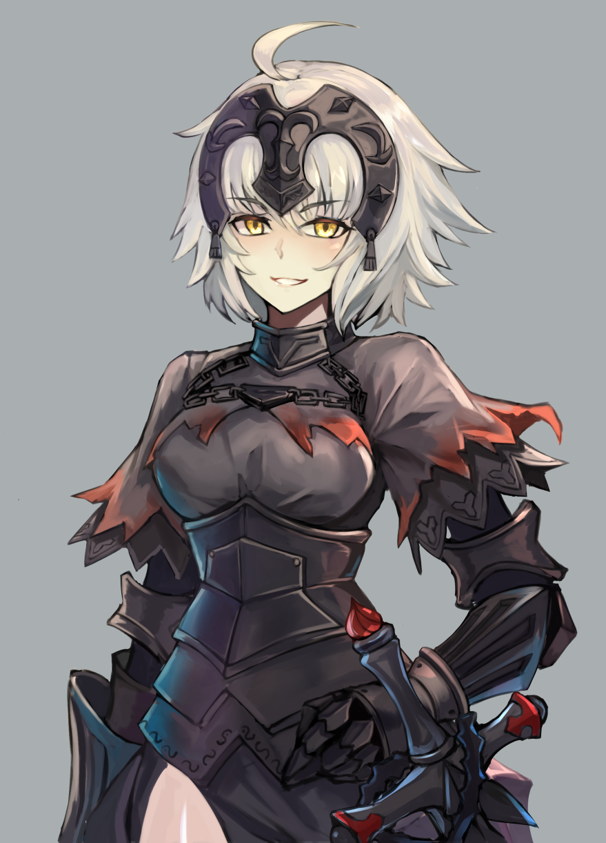 1girl ahoge arm_at_side armor armored_dress bangs blush breasts chain commentary_request cowboy_shot eyebrows_visible_through_hair fate/grand_order fate_(series) fur_trim gauntlets grey_background headpiece highres jeanne_d'arc_(alter)_(fate) jeanne_d'arc_(fate)_(all) large_breasts looking_at_viewer medium_breasts short_hair silver_hair simple_background smile solo sword teeth weapon yellow_eyes yu_kitsune