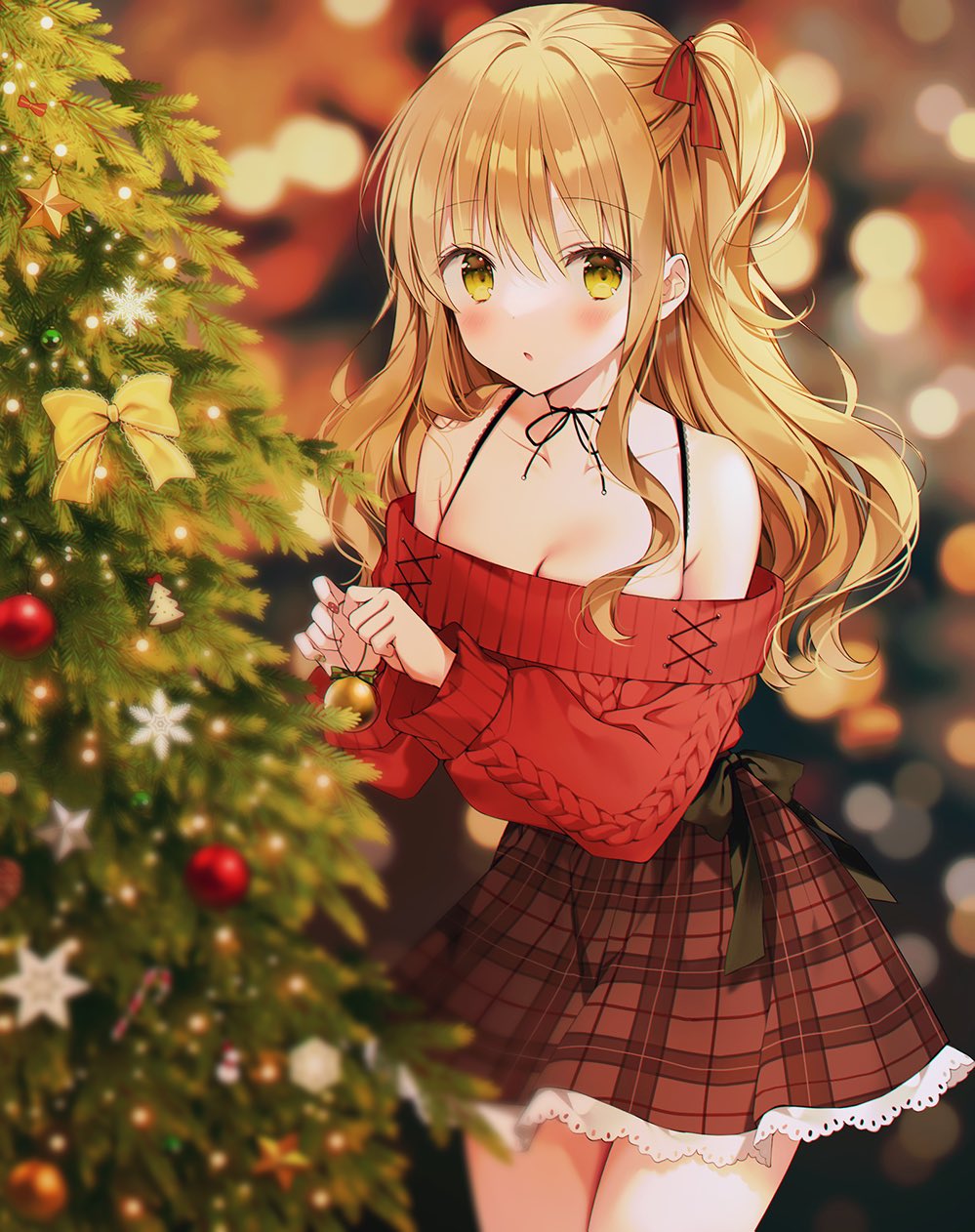 1girl :o aran_sweater bangs bare_shoulders blonde_hair blurry blurry_background blush bow breasts christmas christmas_tree commentary cowboy_shot green_eyes green_ribbon hair_bow highres holding lace-trimmed_skirt lace_trim long_hair looking_at_viewer medium_breasts necktie no_nose off_shoulder one_side_up original ornament parted_lips plaid plaid_skirt red_bow ribbon skirt solo spaghetti_strap sweater symbol_commentary weri