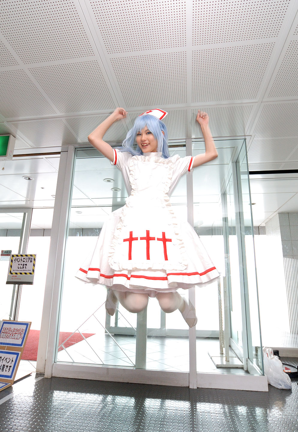 blue_hair cosplay jumping kouno_tooru kouzuki_suzuka nurse nurse_uniform photo princess_princess