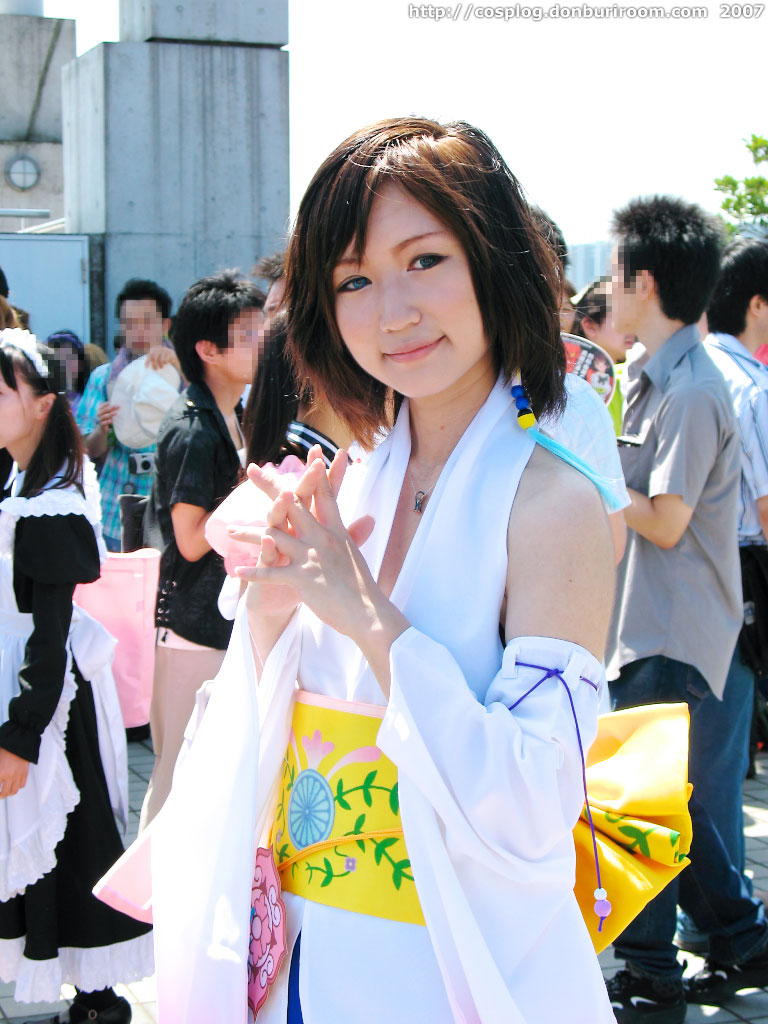 cosplay detached_sleeves final_fantasy final_fantasy_x photo robes saeki_tsukahisa yuna
