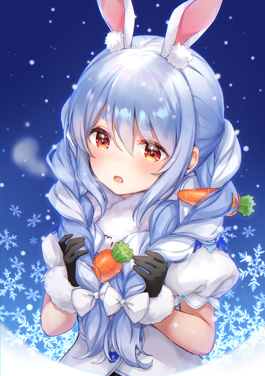 1girl animal_ear_fluff animal_ears bangs black_gloves blue_hair braid breath commentary_request detached_sleeves don-chan_(usada_pekora) dress eyebrows_visible_through_hair fur-trimmed_gloves fur_trim gloves hair_between_eyes hair_over_shoulder highres hololive long_hair looking_at_viewer multicolored_hair open_mouth puffy_short_sleeves puffy_sleeves rabbit_ears red_eyes short_eyebrows short_sleeves snowflakes snowing thick_eyebrows twin_braids twintails two-tone_hair upper_body usada_pekora white_dress white_hair white_sleeves yumesaki