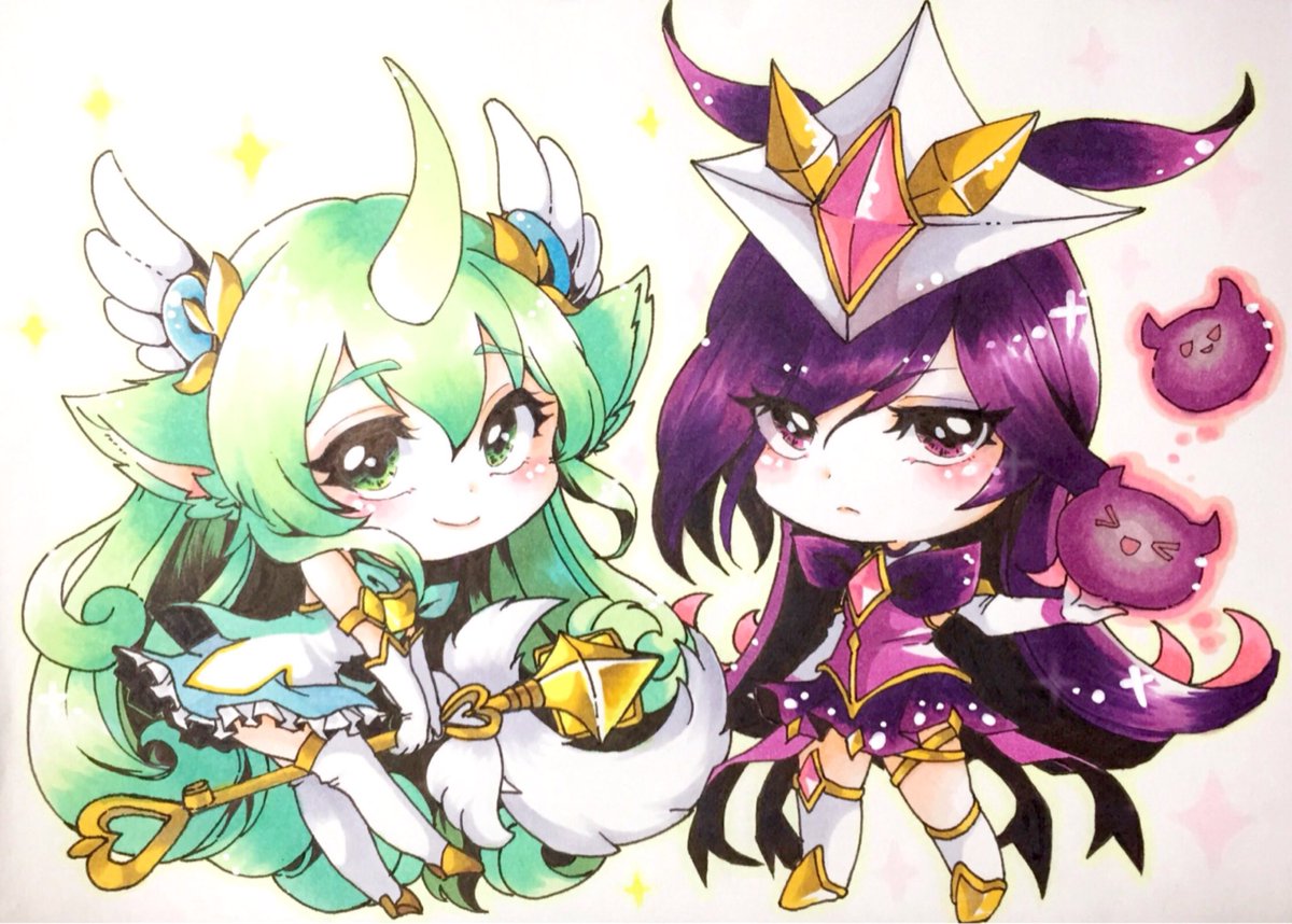 2girls blush chibi commentary_request green_eyes green_hair horns league_of_legends long_hair multiple_girls otani_(kota12ro08) purple_eyeshadow purple_hair simple_background single_horn smile standing star_guardian_(league_of_legends) star_guardian_soraka star_guardian_syndra traditional_media violet_eyes white_background