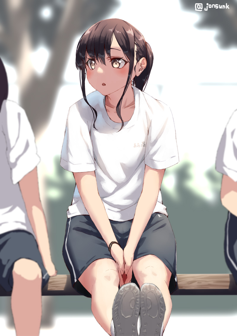 1girl artist_name bangs black_shorts blurry blurry_background bracelet brown_eyes brown_hair clothes_writing commentary_request day depth_of_field eyebrows_visible_through_hair gym_shirt gym_shorts gym_uniform hands_together jewelry jonsun legs_up looking_to_the_side medium_hair open_mouth original outdoors ponytail shirt short_sleeves shorts sidelocks soles solo_focus