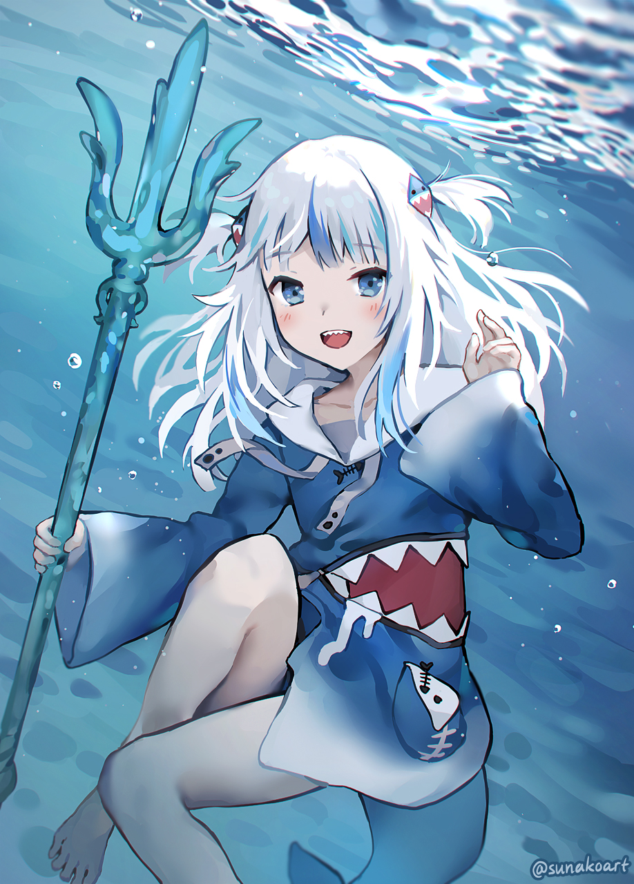 1girl :d bangs barefoot blue_eyes blue_hair blue_hoodie blush commentary day drawstring english_commentary eyebrows_visible_through_hair fish_tail gawr_gura hair_ornament highres holding hololive hololive_english hood hood_down hoodie knee_up long_sleeves multicolored_hair open_mouth outdoors polearm shark_tail sharp_teeth sleeves_past_wrists smile solo streaked_hair sunako_(veera) tail teeth trident twitter_username two_side_up underwater water weapon white_hair wide_sleeves
