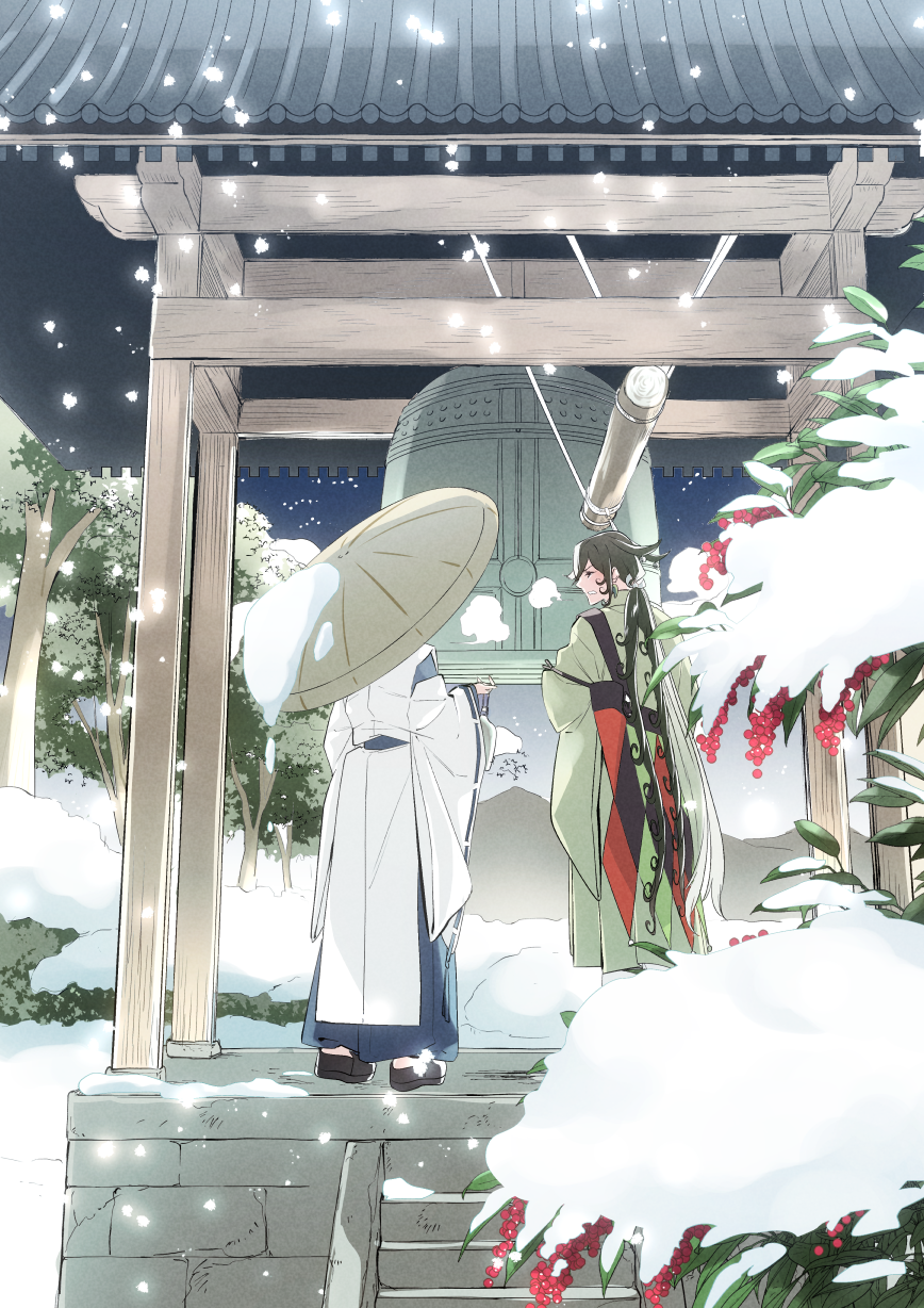 2boys abe_no_seimei_(fate) alternate_hairstyle ashiya_douman_(fate) asymmetrical_hair bell black_eyes black_hair covered_face curly_hair earrings fate/grand_order fate_(series) green_kimono hair_bell hair_between_eyes hair_intakes hair_ornament highres hinoya holding holding_umbrella japanese_clothes jewelry kimono long_hair looking_at_another magatama magatama_earrings male_focus multicolored_hair multiple_boys shrine shrine_bell snow snowing temple tied_hair two-tone_hair umbrella very_long_hair white_hair