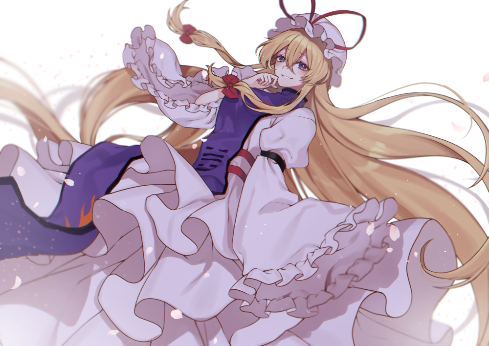 1girl blonde_hair bow commentary_request dress grin hair_bow hand_up hat hat_ribbon kyouda_suzuka long_hair long_sleeves mob_cap petals red_bow red_ribbon ribbon simple_background smile solo tabard touhou upper_body very_long_hair violet_eyes white_background white_dress white_headwear wide_sleeves yakumo_yukari