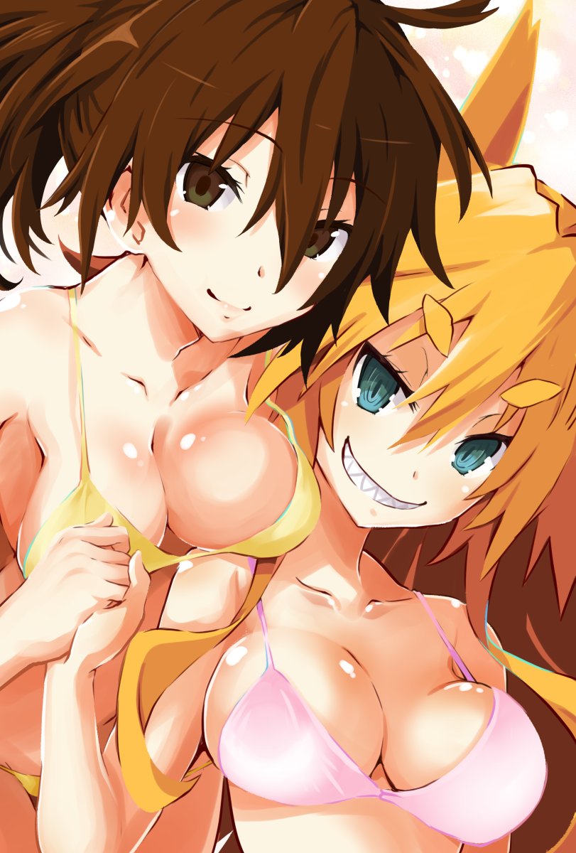 2girls bikini blonde_hair breasts brown_eyes brown_hair evil_grin evil_smile green_eyes grin hat highres iwashi_dorobou_-r- long_hair majo_to_hyakkihei medium_breasts metallica_(majo_to_hyakkihei) multiple_girls pink_bikini sidelocks smile swimsuit teeth very_long_hair witch_hat yellow_bikini