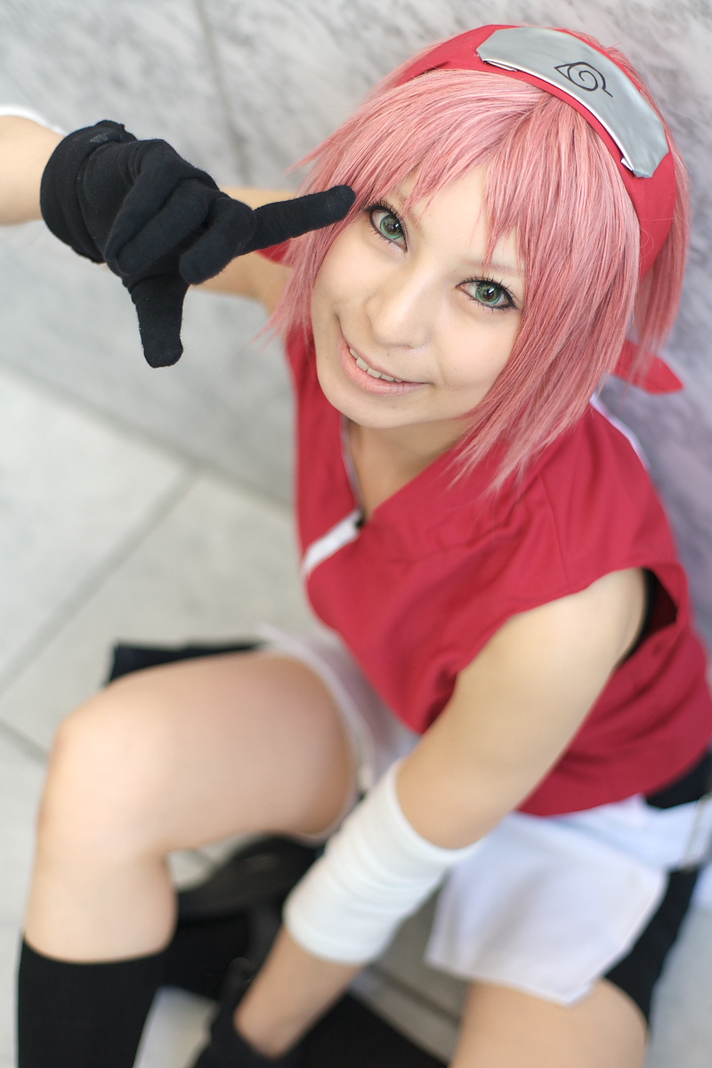 ari cosplay elbowpads gloves haruno_sakura headband naruto photo pink_hair shorts