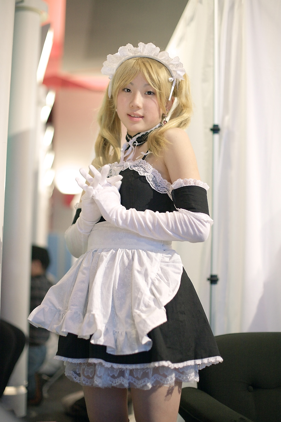 apron blonde_hair cosplay elbow_gloves hime kore_ga_watashi_no_goshujin-sama maid maid_uniform photo sawatari_izumi twintails