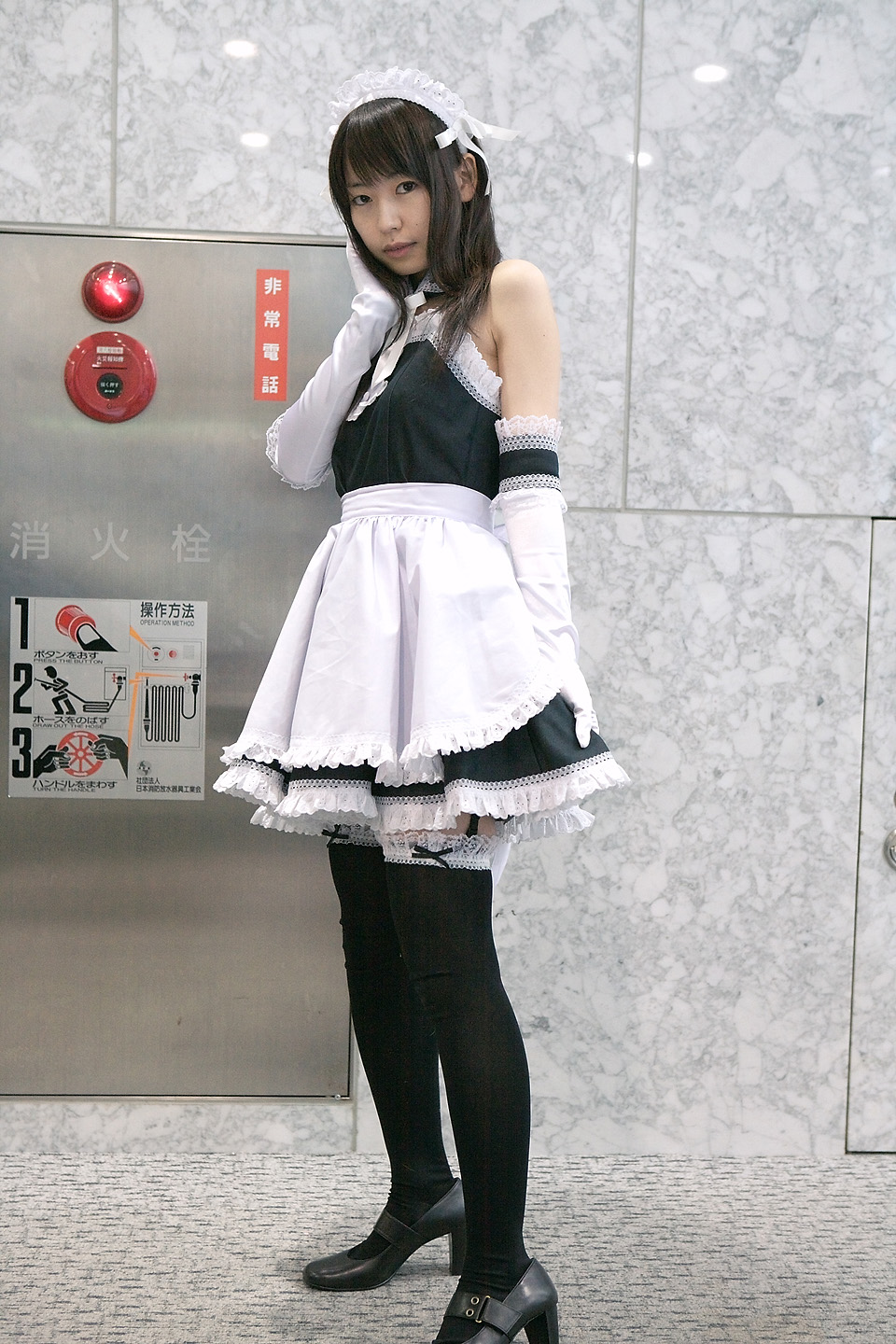 apron azumo_yuiko cosplay elbow_gloves kore_ga_watashi_no_goshujin-sama kurauchi_anna maid maid_uniform ribbons thigh-highs zettai_ryouiki