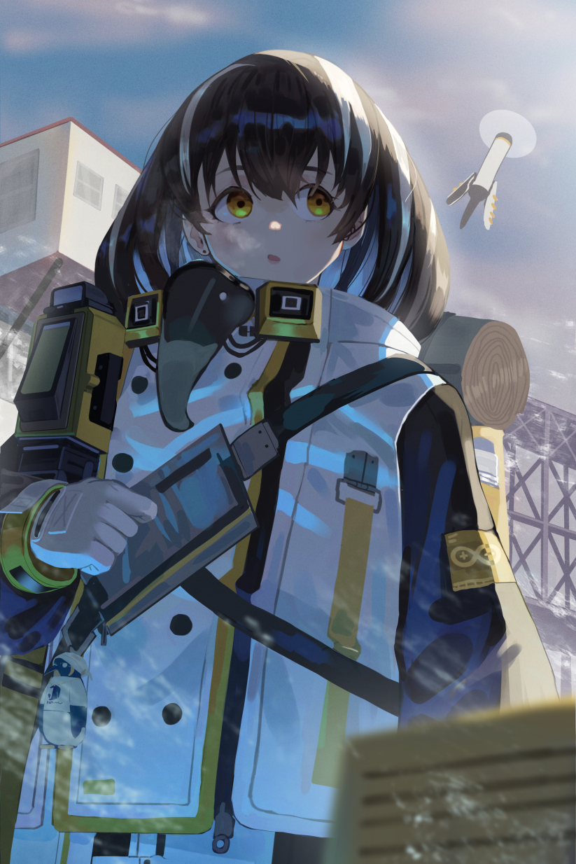 1girl :d :o arknights backpack bag beak_mask breath brown_hair coat cold drone eyebrows_visible_through_hair hair_between_eyes highres magallan_(arknights) mannouyakunta mask_around_neck multicolored_hair open_mouth outdoors short_hair sideways_glance silver_hair smile snow solo strap streaked_hair theodolite two-tone_hair upper_body white_coat winter_clothes winter_coat yellow_eyes