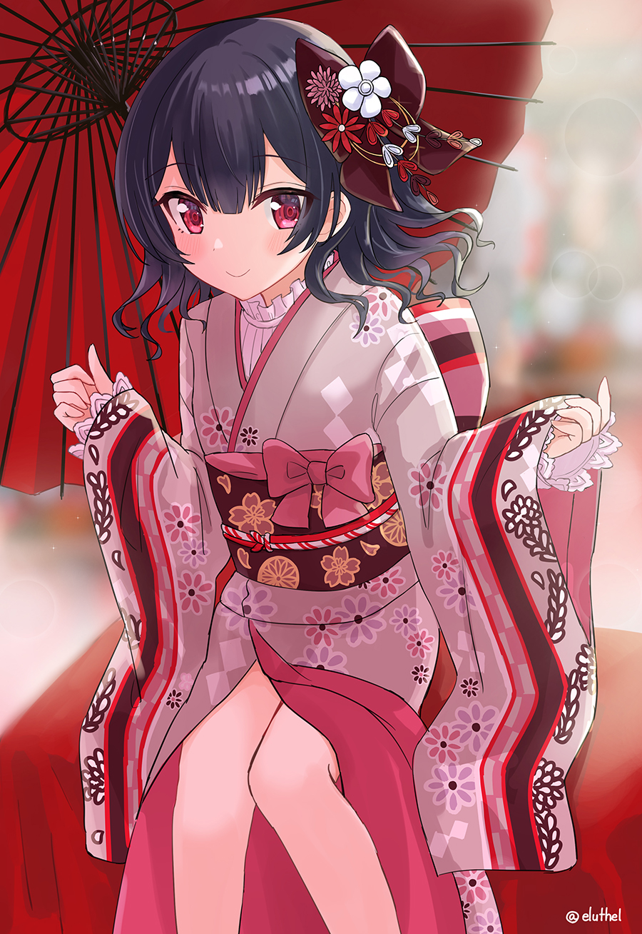 1girl bangs black_hair blurry blurry_background bow brown_bow closed_mouth commentary_request depth_of_field eluthel eyebrows_visible_through_hair feet_out_of_frame floral_print grey_kimono hair_between_eyes hair_bow highres idolmaster idolmaster_shiny_colors japanese_clothes kimono long_hair long_sleeves looking_at_viewer morino_rinze obi oil-paper_umbrella pink_bow print_kimono red_eyes red_umbrella sash sitting sleeves_past_wrists smile solo twitter_username umbrella wide_sleeves
