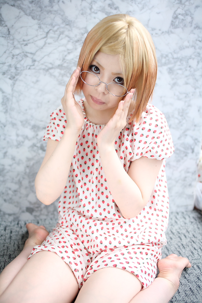 blonde_hair cosplay dress glasses ichigo_mashimaro mamiya_tamaki photo sakuragi_matsuri strawberry_pattern