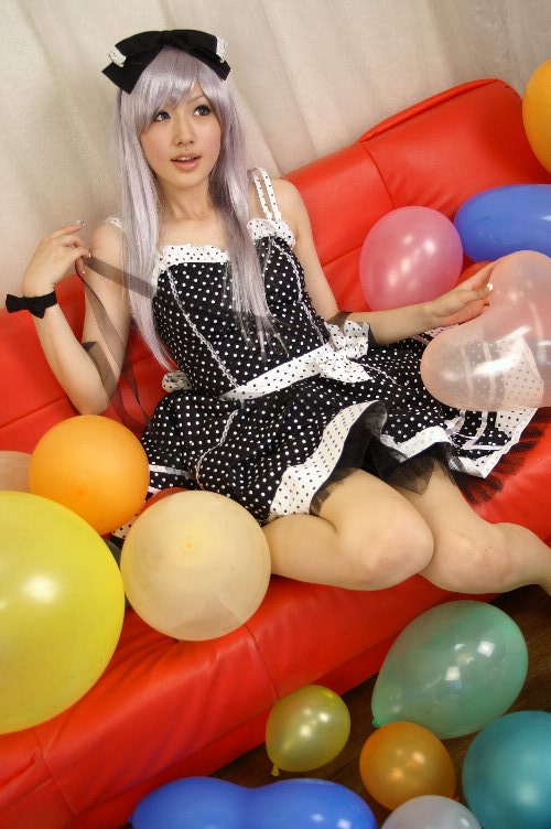 balloon cosplay couch dress hair_bow photo ribbon saya silver_hair
