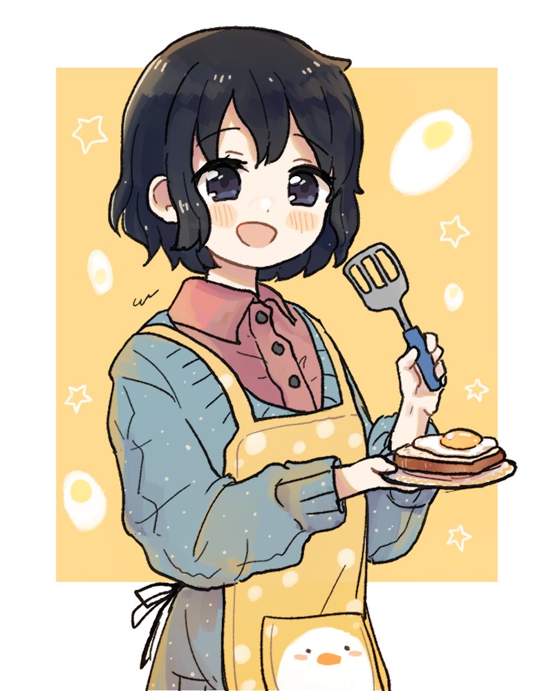 1girl alternate_costume apron black_hair blue_eyes blue_shirt blush casual collared_shirt commentary_request eyebrows_visible_through_hair fried_egg kaban_(kemono_friends) kemono_friends korean_commentary long_sleeves looking_at_viewer open_mouth plate red_shirt san_sami shirt short_hair smile solo spatula yellow_apron