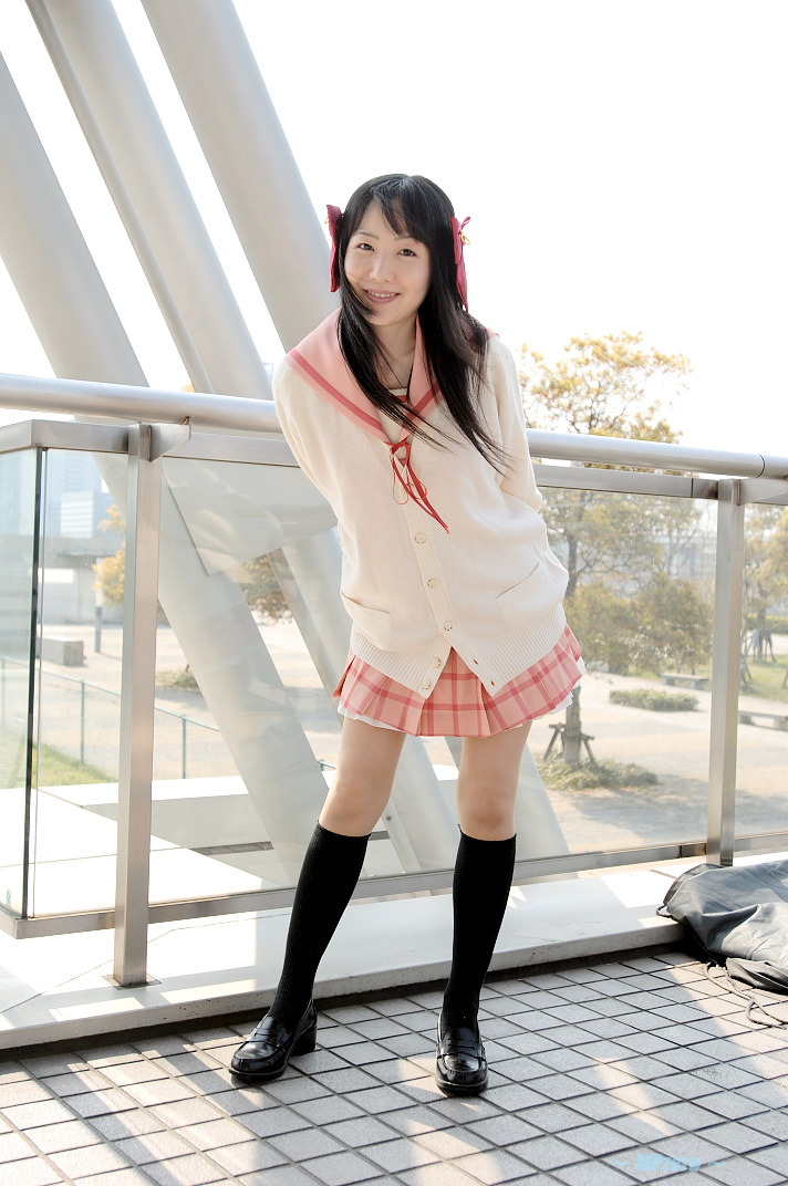 cardigan cosplay hair_bows knee_socks minamoto_chikaru school_uniform strawberry_panic suzumiya_kirika
