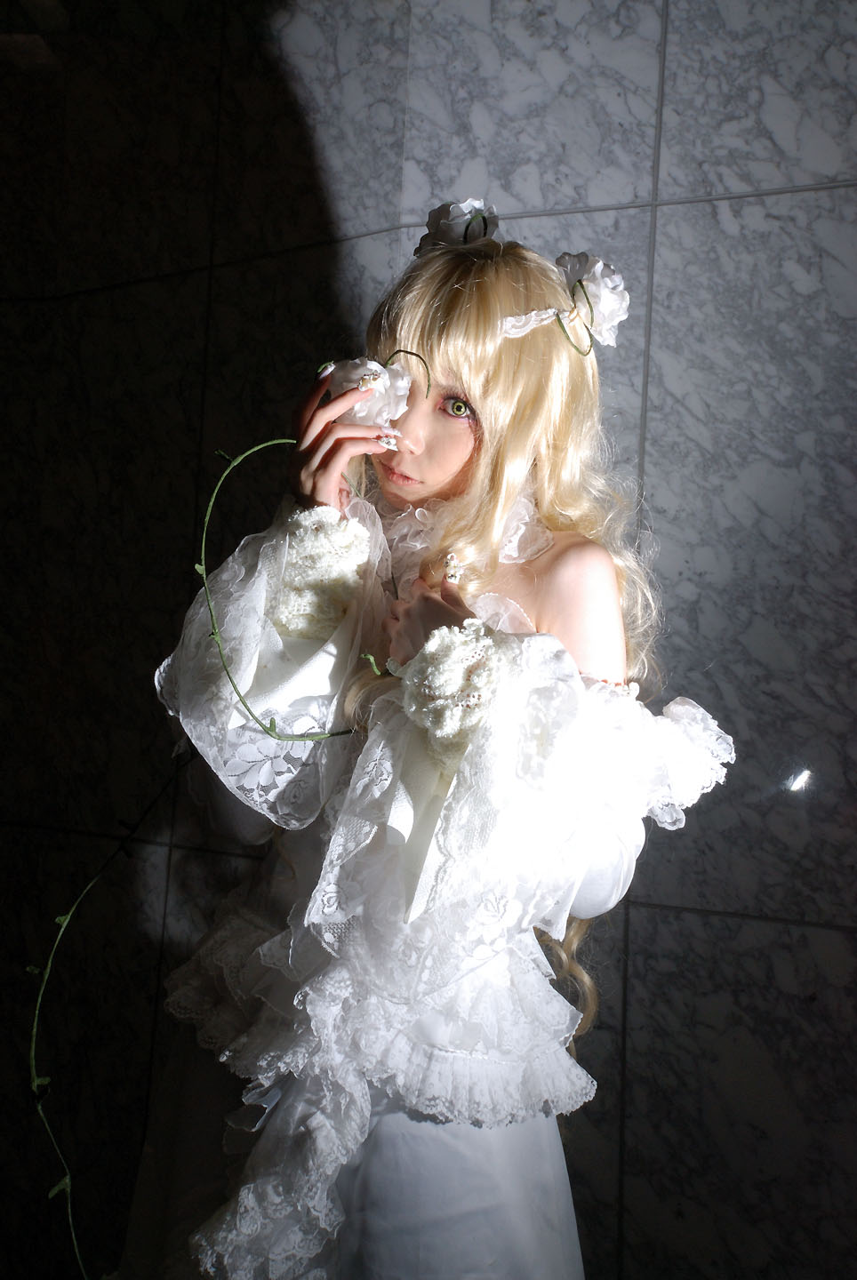 blonde_hair cosplay dress eyepatch flower houtou_singi_(model) kirakishou photo rozen_maiden ruffles