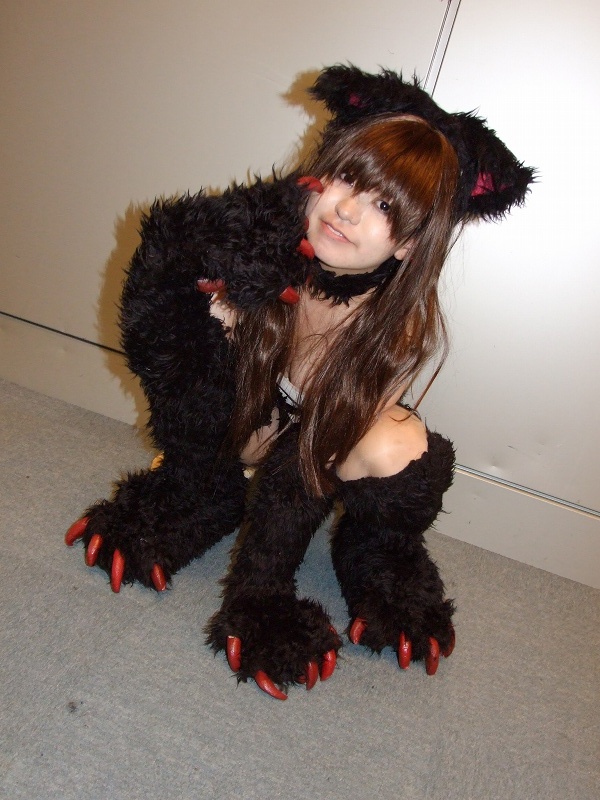 animal_ears cat_ears catgirl claws cosplay felicia fur hachisu kneehighs paws vampire_(game)