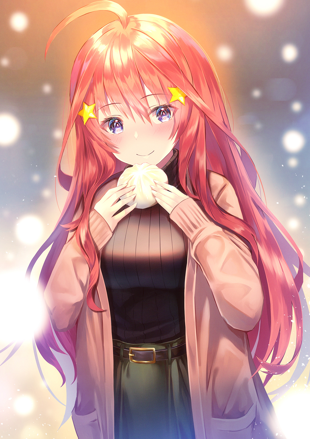 1girl ahoge baozi belt black_belt black_sweater blurry blurry_background blush breasts food go-toubun_no_hanayome green_skirt hair_ornament highres holding holding_food large_breasts long_hair looking_down nakano_itsuki pink_sweater redhead ribbed_sweater skirt smile solo star_(symbol) star_hair_ornament sweater sweater_tucked_in violet_eyes yk_(pixiv43531291)