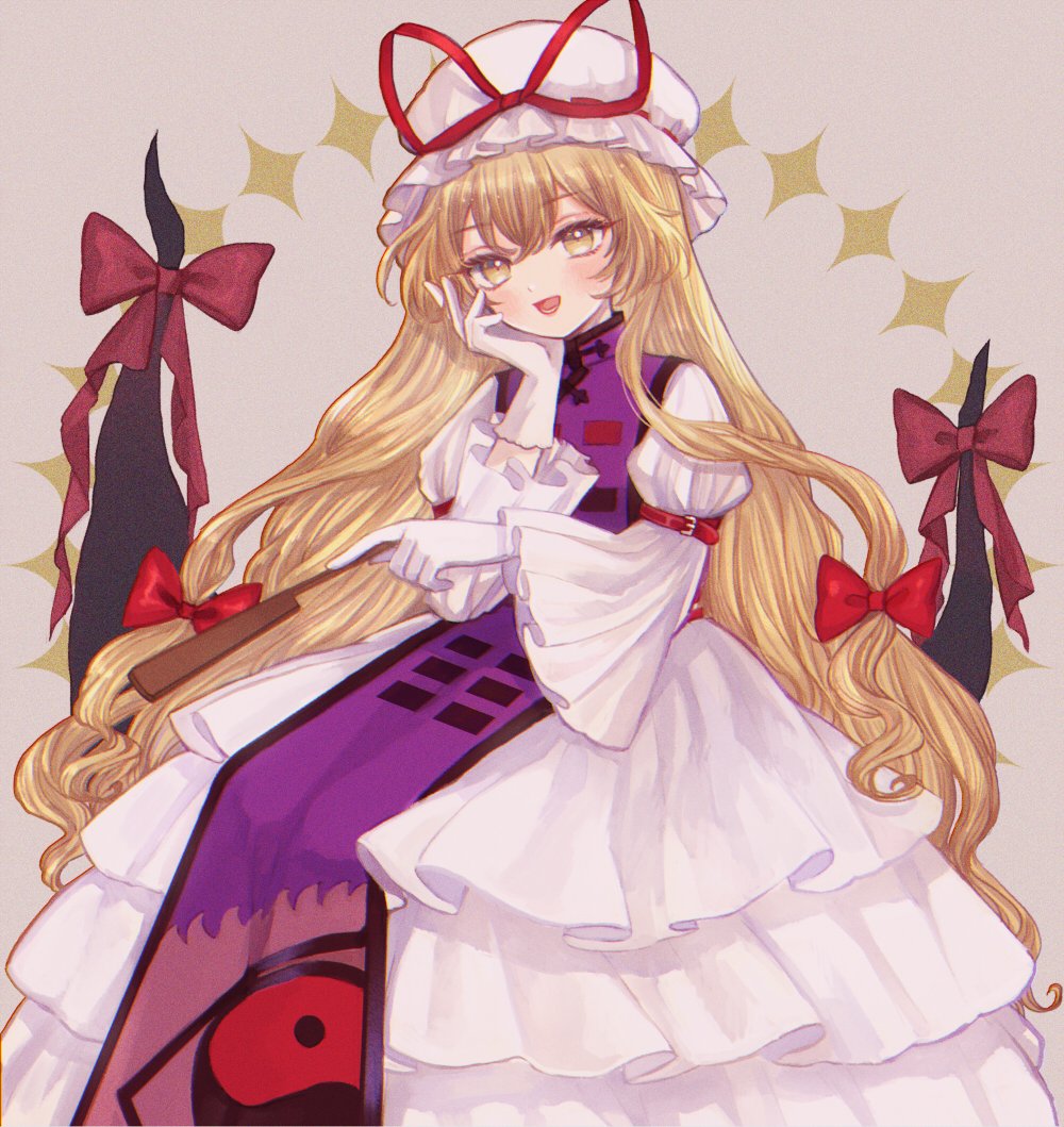 1girl :d bangs blonde_hair blush bow commentary_request dress eyebrows_visible_through_hair frilled_dress frills gap_(touhou) gloves grey_background hair_between_eyes hair_bow hand_on_own_cheek hand_on_own_face hat hat_ribbon juliet_sleeves layered_dress long_hair long_sleeves looking_at_viewer mob_cap open_mouth puffy_sleeves red_bow red_ribbon ribbon smile solo tabard touhou very_long_hair white_dress white_gloves white_headwear wide_sleeves yakumo_yukari yellow_eyes yin_yang yin_yang_print yujup