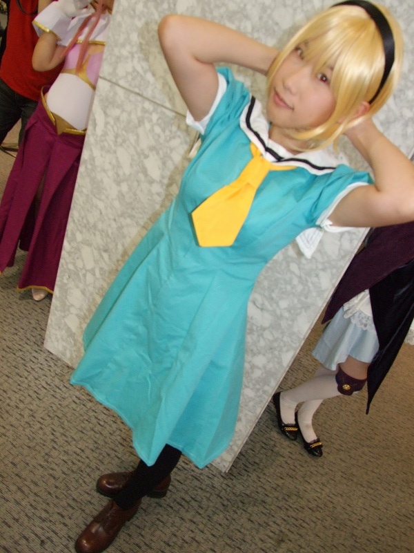 blonde_hair cosplay hairband higurashi_no_naku_koro_ni houjou_satoko red_eyes school_uniform tamura_akira