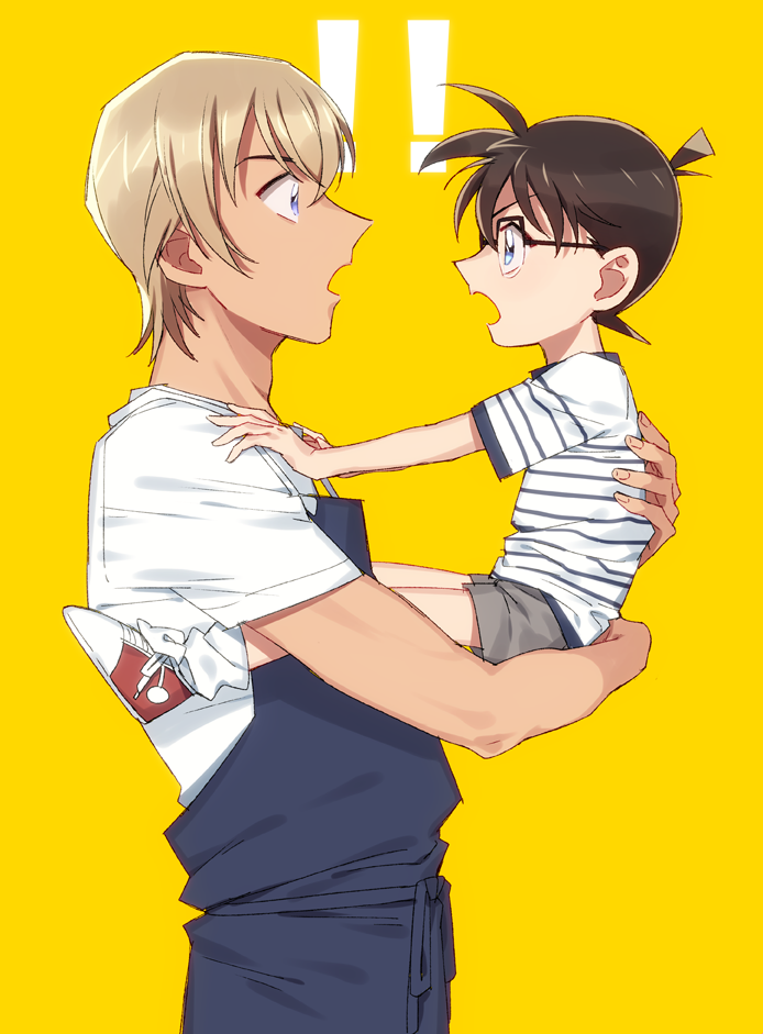 !! 2boys amuro_tooru apron bangs black-framed_eyewear black_apron blonde_hair brown_hair carrying child child_carry commentary_request edogawa_conan eye_contact glasses grey_shorts hair_between_eyes hands_on_another's_shoulders height_difference k_(gear_labo) looking_at_another male_focus meitantei_conan multiple_boys open_mouth profile red_footwear shirt shoes short_hair short_sleeves shorts simple_background sneakers socks standing striped striped_shirt white_legwear white_shirt yellow_background