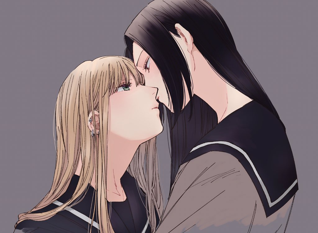 2girls arita_sakiko black_hair blonde_hair earrings eye_contact hello_melancholic! imminent_kiss inagaki_chika jewelry long_hair looking_at_another multiple_girls oosawa_yayoi school_uniform simple_background upper_body yuri