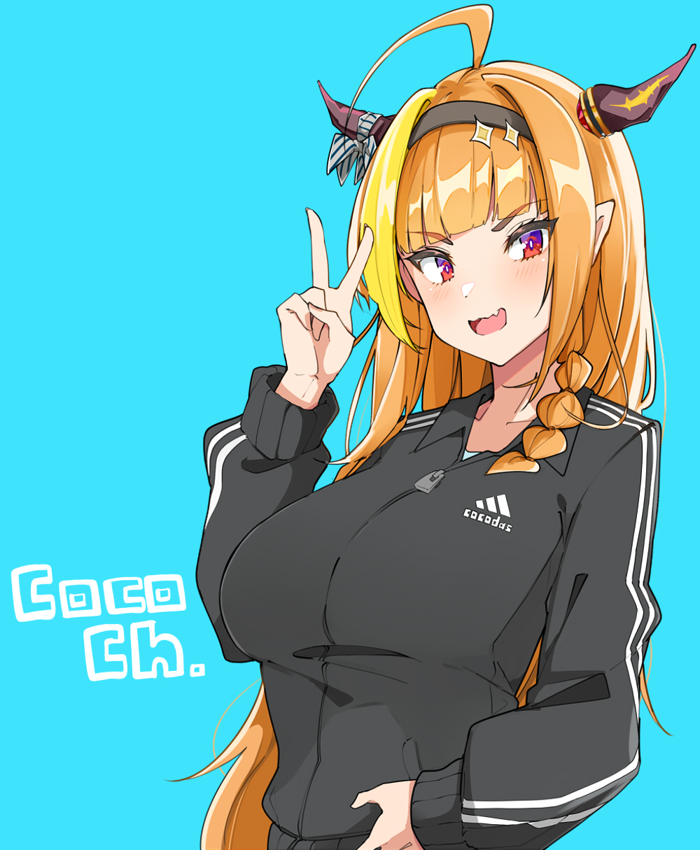 1girl adidas ahoge alternate_costume bangs black_hairband black_jacket blonde_hair blue_background blunt_bangs bow braid brand_name_imitation character_name collarbone commentary_request diagonal-striped_bow dragon_girl dragon_horns eyebrows_visible_through_hair fang hairband hand_up haseneko highlights highres hololive horn_bow horns jacket kiryu_coco light_blush long_hair long_sleeves looking_at_viewer multicolored multicolored_eyes multicolored_hair open_mouth orange_hair pointy_ears red_eyes side_braid sidelocks simple_background single_braid skin_fang slit_pupils solo streaked_hair striped striped_bow track_jacket upper_body v very_long_hair violet_eyes virtual_youtuber