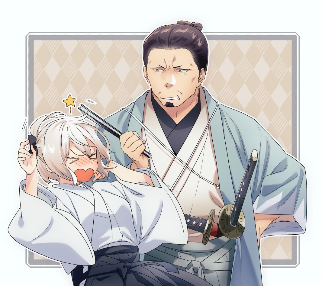 &gt;_&lt; 1boy 1girl annoyed argyle argyle_background black_bow black_hair black_hakama blonde_hair blue_hakama blush bonk border bow breasts clenched_teeth commentary_request facial_hair fan fate/grand_order fate_(series) furrowed_eyebrows goatee hair_slicked_back hair_up hakama hakama_pants hand_on_hip haori hinoya hitting holding holding_fan japanese_clothes katana kimono magatama magatama_necklace okita_souji_(fate) okita_souji_(fate)_(all) open_mouth serizawa_kamo_(fate) shinsengumi sideburns small_breasts star_(symbol) sword teeth tsurime weapon white_border white_kimono yellow_eyes