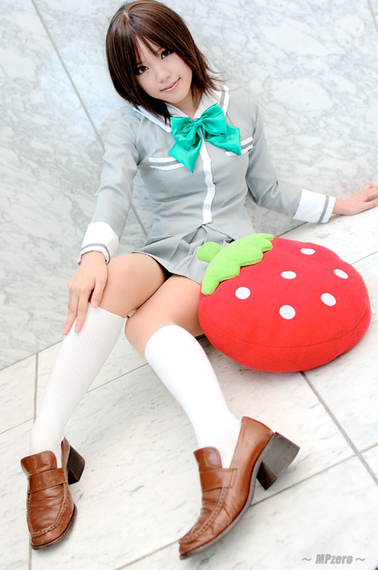 cosplay ichigo_100 kipi-san photo school_uniform socks sotomura_misuzu strawberry_pillow