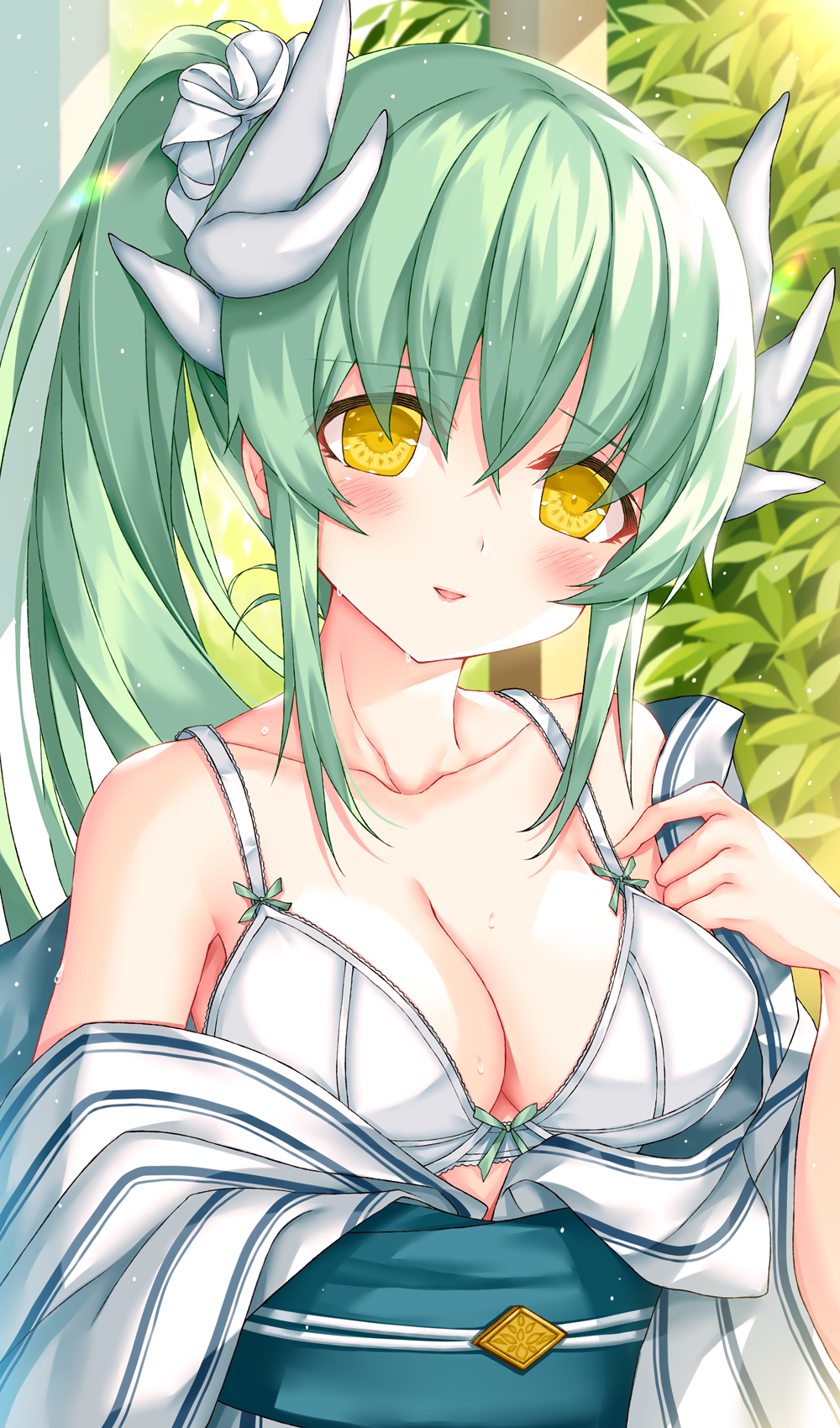 1girl alternate_costume alternate_hairstyle breasts collarbone cowboy_shot dragon_girl dragon_horns fate/grand_order fate_(series) green_hair grey_kimono highres horns japanese_clothes kimono kiyohime_(fate) morizono_shiki multiple_horns obi off_shoulder sash small_breasts solo wide_sleeves yellow_eyes yukata