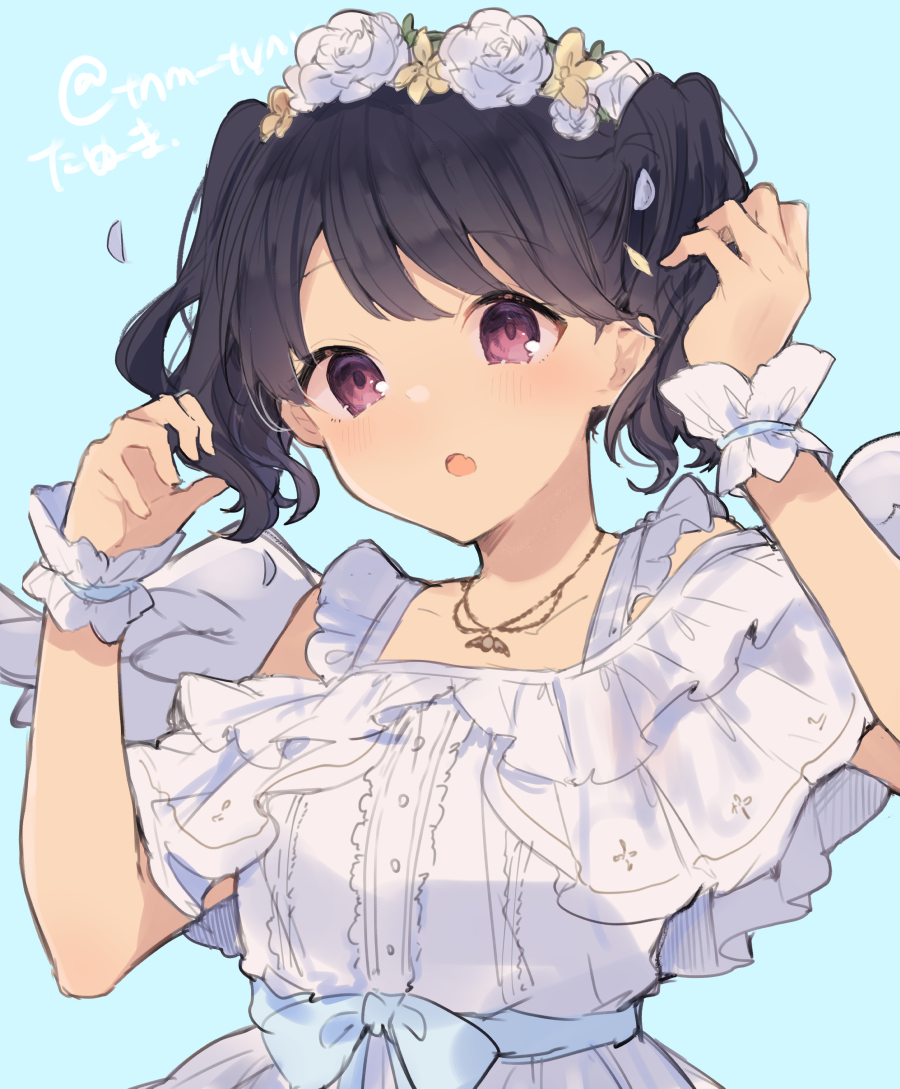 1girl :o bangs bare_shoulders black_hair blue_background blue_bow bow collarbone dress eyebrows_visible_through_hair fang feathered_wings flower flower_wreath fukumaru_koito hands_up head_wreath idolmaster idolmaster_shiny_colors ikeuchi_tanuma jewelry looking_at_viewer mini_wings off-shoulder_dress off_shoulder open_mouth pendant petals red_eyes rose simple_background solo twintails twitter_username upper_body white_dress white_flower white_rose white_wings wings wrist_cuffs yellow_flower