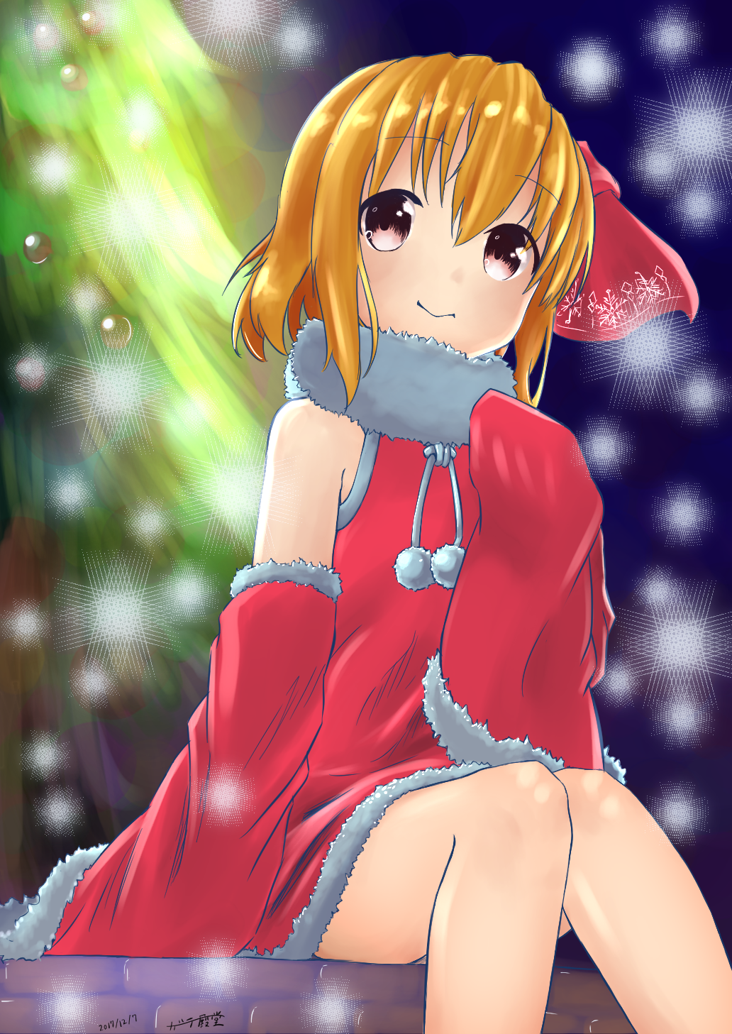 1girl alternate_costume artist_name bangs bare_shoulders bauble blonde_hair christmas christmas_tree closed_mouth commentary_request dated detached_sleeves dress eyebrows_visible_through_hair feet_out_of_frame flat_chest fur-trimmed_dress fur-trimmed_sleeves fur_collar fur_trim hair_ribbon hand_up happy highres katsura_dendou knees_together_feet_apart looking_at_viewer outdoors pine_tree pink_eyes red_dress red_ribbon red_sleeves ribbon rumia santa_costume shiny shiny_hair short_hair sidelocks signature sitting sleeves_past_fingers sleeves_past_wrists smile snowing solo touhou tree